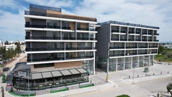 Kıbrıs Girne Merkez Karakum Bölgesinde Satılık Sendeli 100 M2 Dükkan