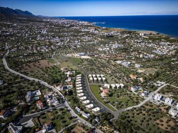 KKTC Girne Ozanköy'de Site İçerisinde Ödeme Planlı Satılık 4+1 Türk Malı Lüks Villalar