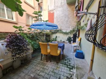 Bahçe Kullanımlı-Metro ve Metrobüs'e 5 Dakika-Katta Tek Daire