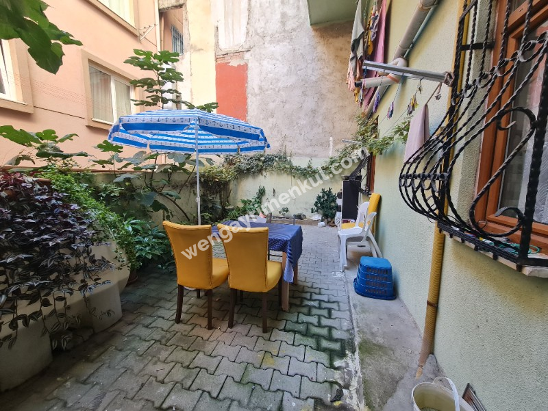 Bahçe Kullanımlı-Metro ve Metrobüs'e 5 Dakika-Katta Tek Daire