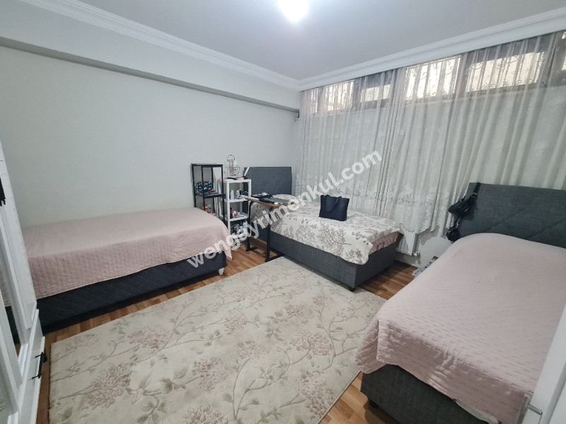 Bahçe Kullanımlı-Metro ve Metrobüs'e 5 Dakika-Katta Tek Daire