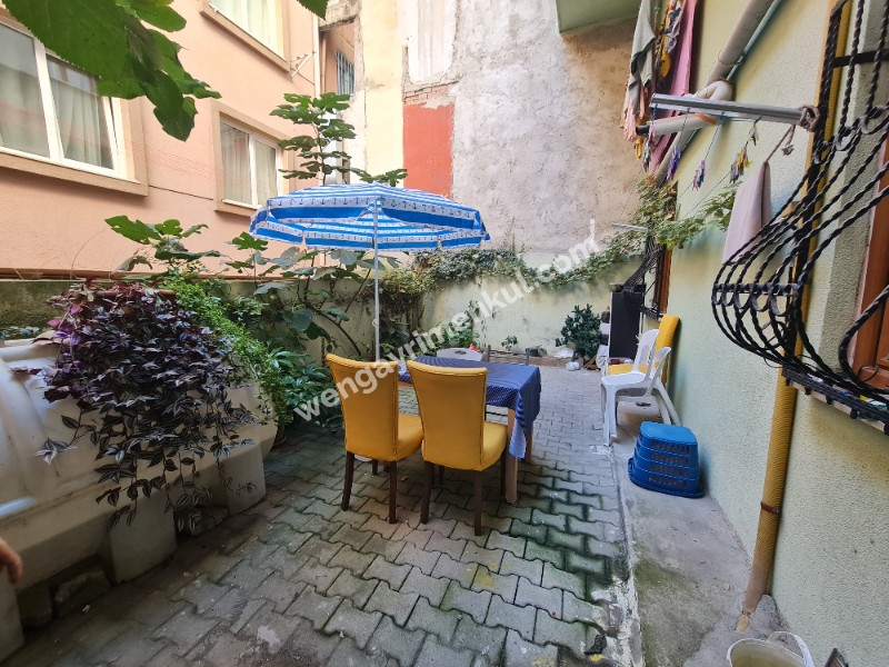 Bahçe Kullanımlı-Metro ve Metrobüs'e 5 Dakika-Katta Tek Daire