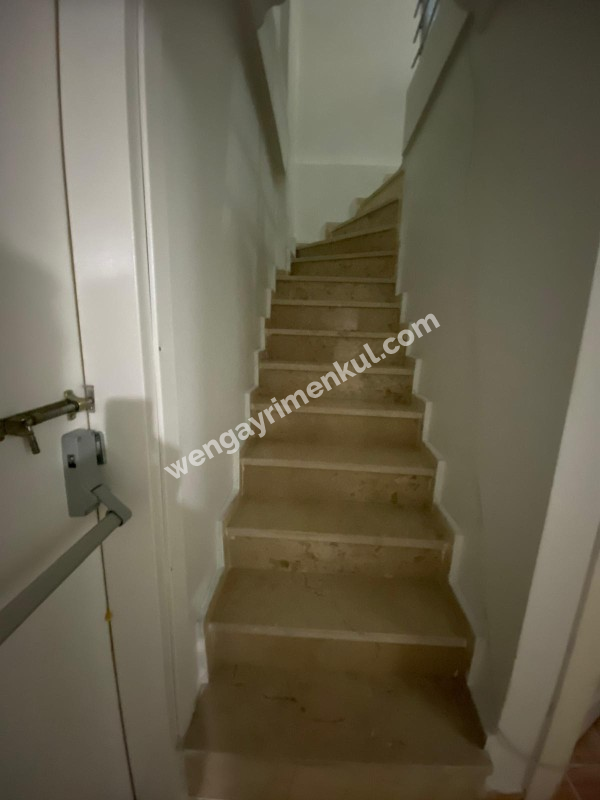 Sarıgazi Mahallesinde Ulaşımı Kolay 70 m² net Ters Dubleks 