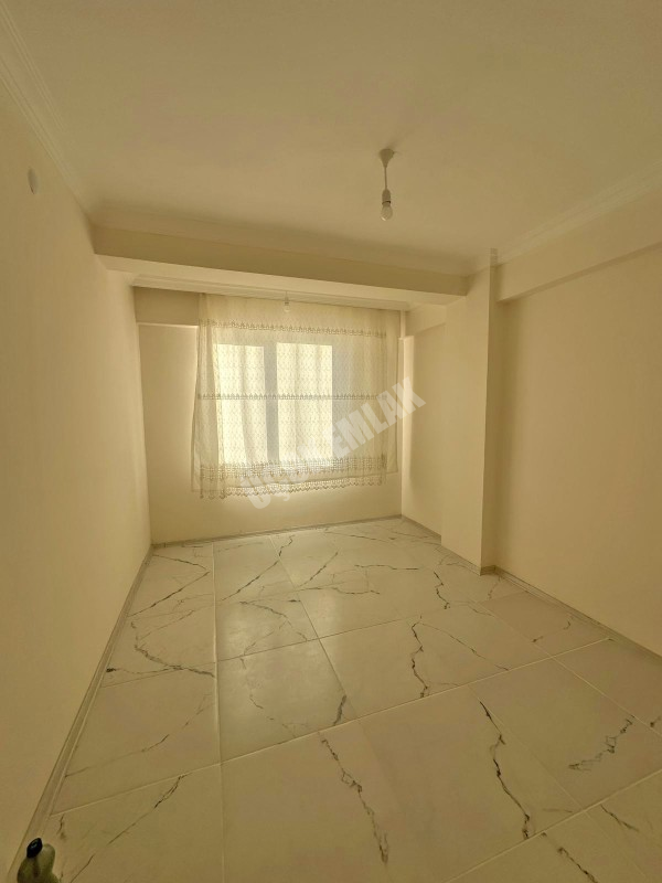 AFYON ÜÇOK EMLAKTAN MAREŞAL F ÇAKMAK MAH SATILIK 2 YAŞ FIRSAT LÜX 3+1 DAİRE