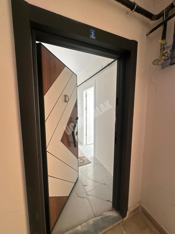 AFYON ÜÇOK EMLAKTAN MAREŞAL F ÇAKMAK MAH SATILIK 2 YAŞ FIRSAT LÜX 3+1 DAİRE