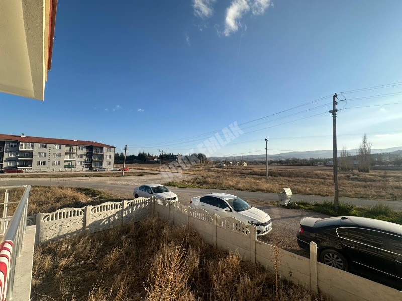 AFYON ÜÇOK EMLAKTAN MAREŞAL F ÇAKMAK MAH SATILIK 2 YAŞ FIRSAT LÜX 3+1 DAİRE