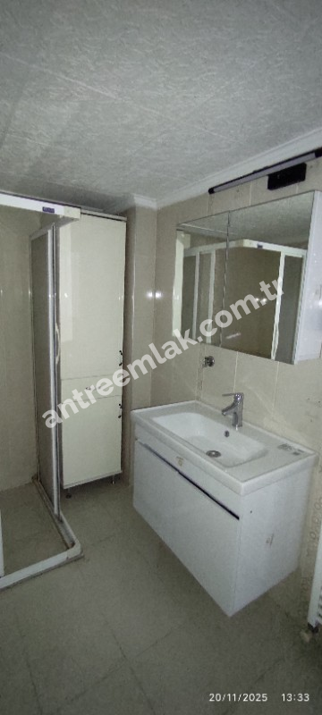 Antre Emlak'tan Satılık Bahçelievler'de Hastane Yanı Cadde Üstü Sıfırlanmış 2+1, Doğalgazlı Daire