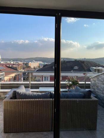 Wen Gayrimenkul den  Göktürk te Teraslı Çatı Katı 2+1 Kiralık Daire