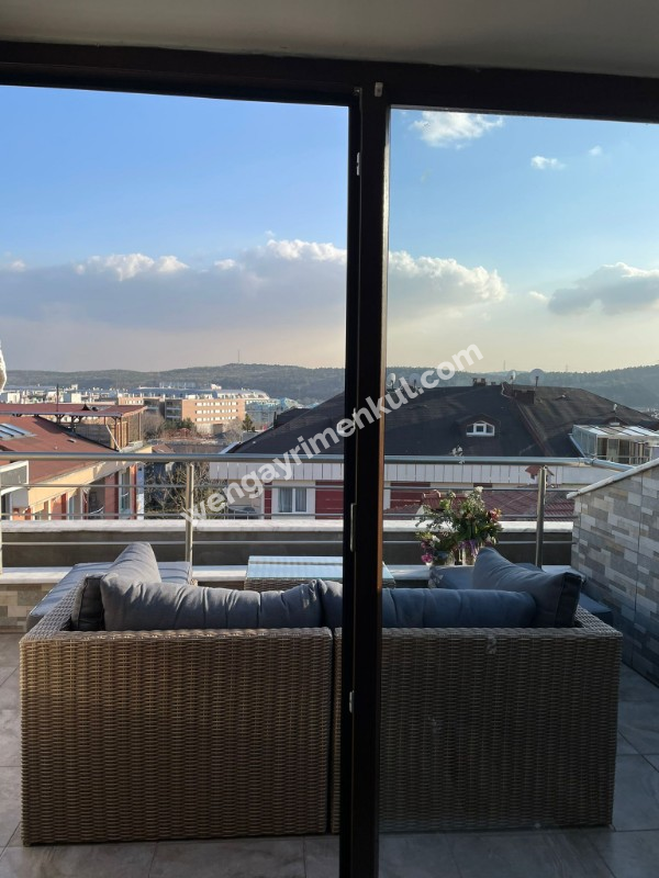 Wen Gayrimenkul den  Göktürk te Teraslı Çatı Katı 2+1 Kiralık Daire