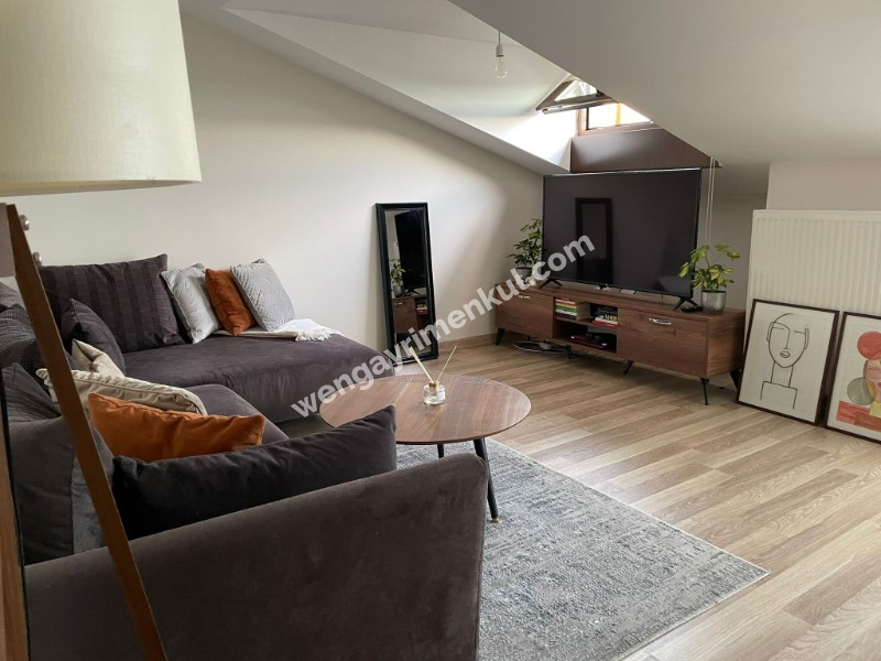 Wen Gayrimenkul den  Göktürk te Teraslı Çatı Katı 2+1 Kiralık Daire