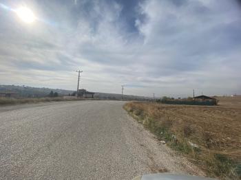 GÜVENAY - ÇORUM BAHABEY CADDESİ SONU 3 KAT İMARLI ARSA
