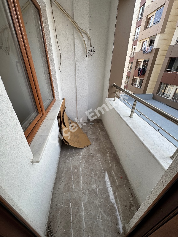 Binevler Vuslat Konakları Güvenlikli Site'de Boş Satılık Daire