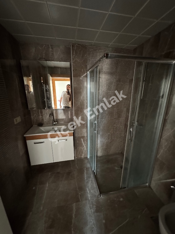 Binevler Vuslat Konakları Güvenlikli Site'de Boş Satılık Daire