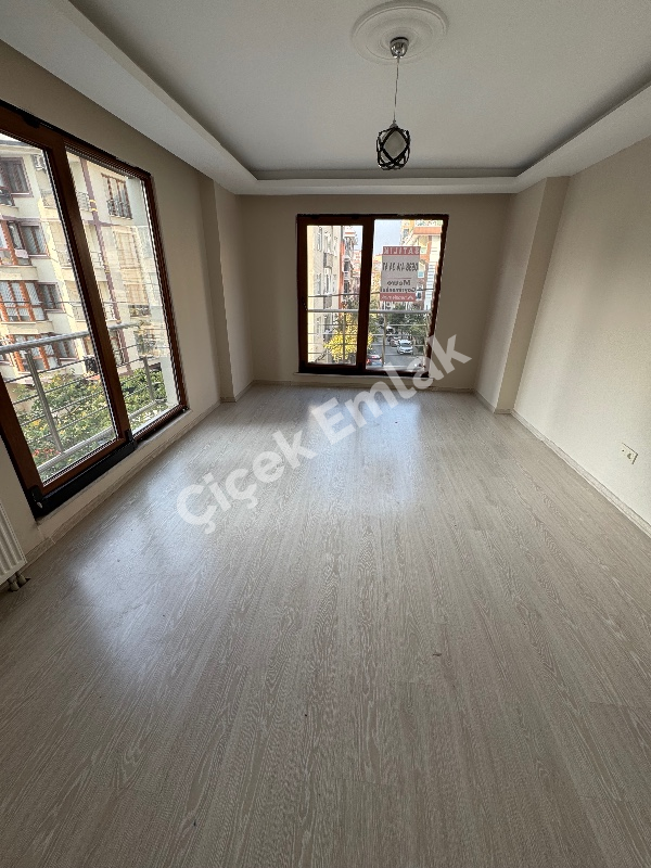 Binevler Vuslat Konakları Güvenlikli Site'de Boş Satılık Daire