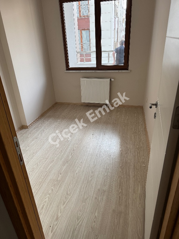 Binevler Vuslat Konakları Güvenlikli Site'de Boş Satılık Daire