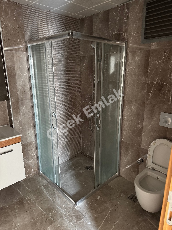 Binevler Vuslat Konakları Güvenlikli Site'de Boş Satılık Daire