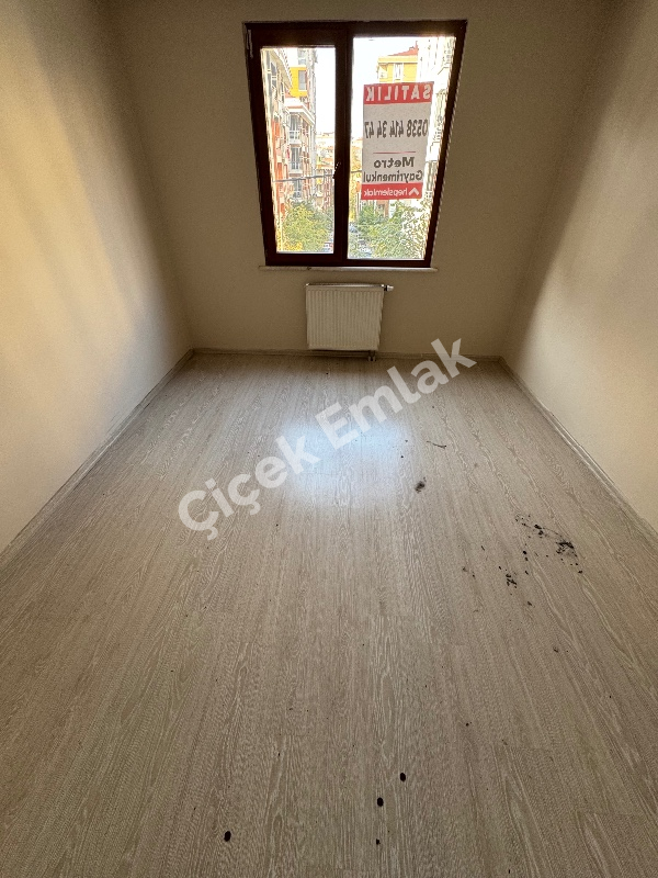 Binevler Vuslat Konakları Güvenlikli Site'de Boş Satılık Daire