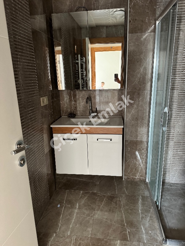 Binevler Vuslat Konakları Güvenlikli Site'de Boş Satılık Daire