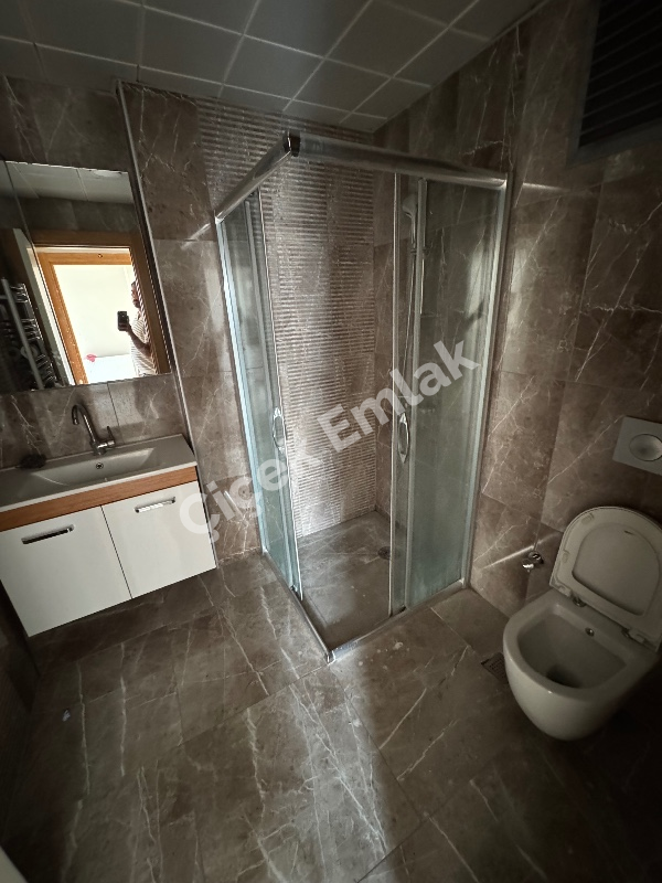 Binevler Vuslat Konakları Güvenlikli Site'de Boş Satılık Daire