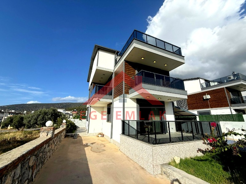 Didim Akbükde Deniz Manzaralı 4+1 Eşyalı Villa