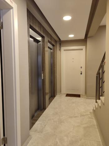 SUADİYE PEMBEGÜL SOKAKTA GENİŞ EBEVEYN BANYOLU DEPOLU 2+1 