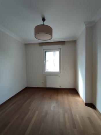 SUADİYE PEMBEGÜL SOKAKTA GENİŞ EBEVEYN BANYOLU DEPOLU 2+1 