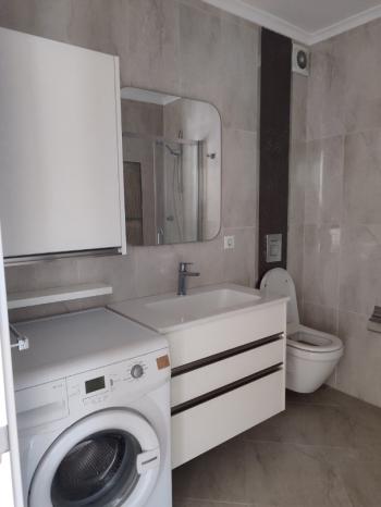 SUADİYE PEMBEGÜL SOKAKTA GENİŞ EBEVEYN BANYOLU DEPOLU 2+1 