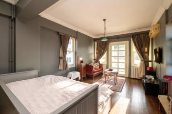 Kanlıca İskelesine 150 Metre Satılık Masalsı Tarihi Köşk & Konak