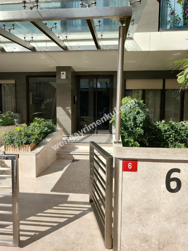 SUADİYE PEMBEGÜL SOKAKTA GENİŞ EBEVEYN BANYOLU DEPOLU 2+1 