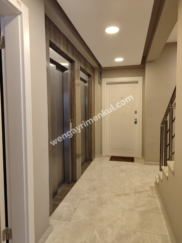 SUADİYE PEMBEGÜL SOKAKTA GENİŞ EBEVEYN BANYOLU DEPOLU 2+1 