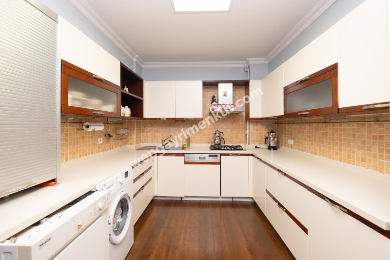 Kanlıca İskelesine 150 Metre Satılık Masalsı Tarihi Köşk & Konak