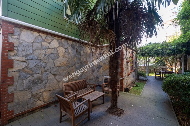 Kanlıca İskelesine 150 Metre Satılık Masalsı Tarihi Köşk & Konak