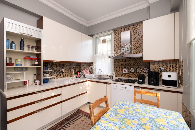 Kanlıca İskelesine 150 Metre Satılık Masalsı Tarihi Köşk & Konak