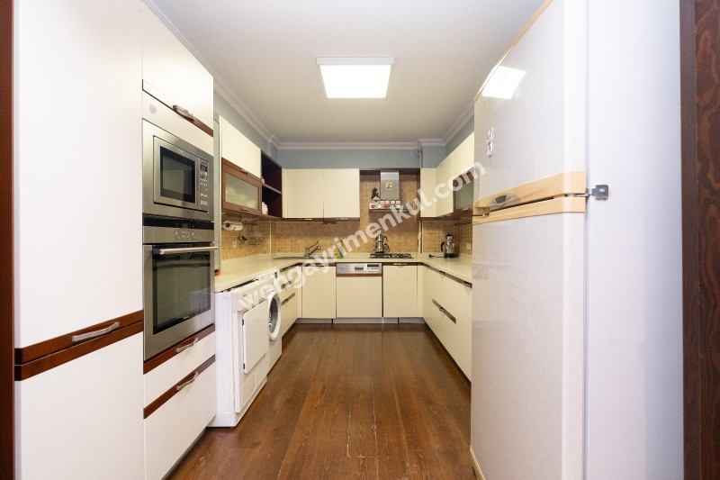 Kanlıca İskelesine 150 Metre Satılık Masalsı Tarihi Köşk & Konak