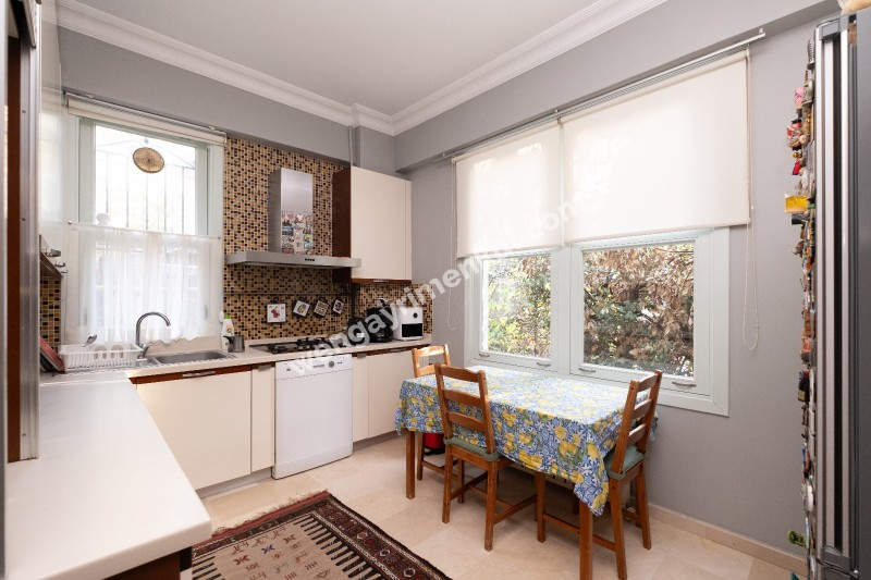 Kanlıca İskelesine 150 Metre Satılık Masalsı Tarihi Köşk & Konak