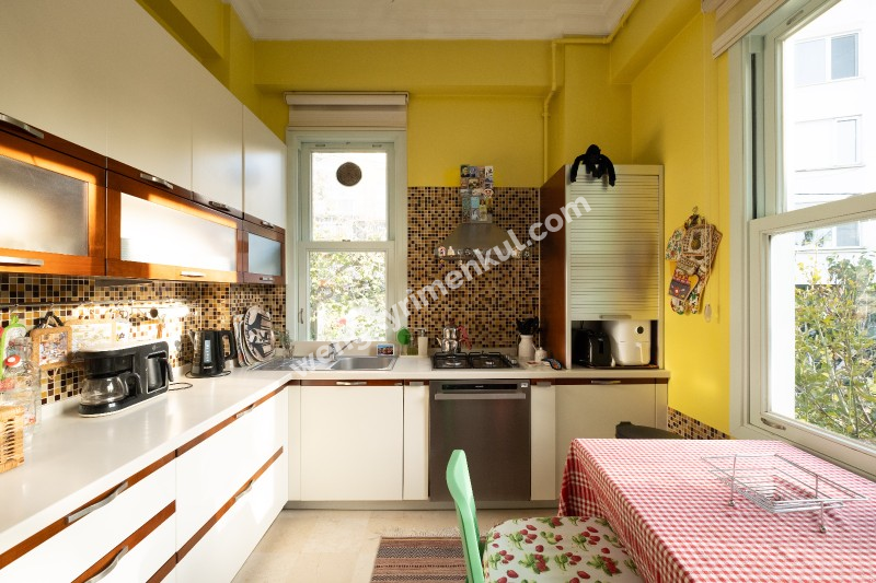 Kanlıca İskelesine 150 Metre Satılık Masalsı Tarihi Köşk & Konak