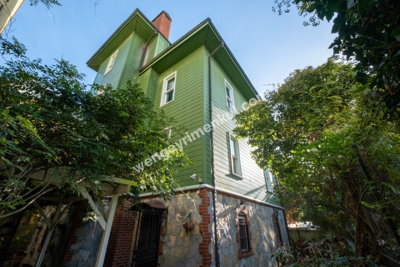 Kanlıca İskelesine 150 Metre Satılık Masalsı Tarihi Köşk & Konak