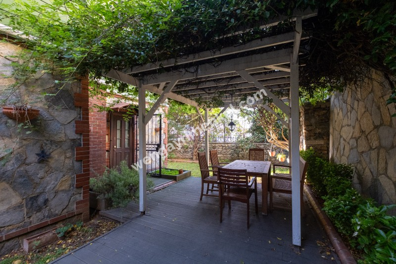 Kanlıca İskelesine 150 Metre Satılık Masalsı Tarihi Köşk & Konak