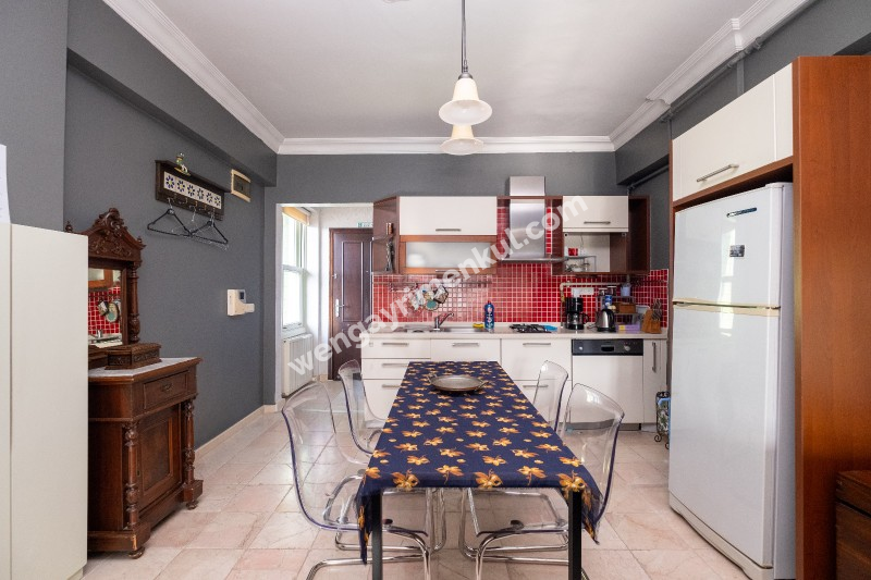 Kanlıca İskelesine 150 Metre Satılık Masalsı Tarihi Köşk & Konak