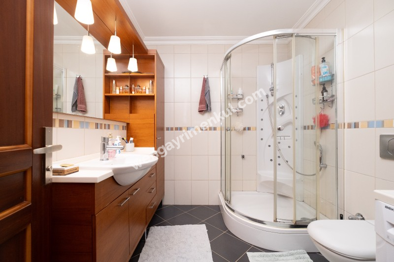 Kanlıca İskelesine 150 Metre Satılık Masalsı Tarihi Köşk & Konak