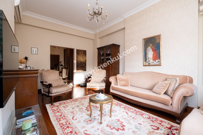 Kanlıca İskelesine 150 Metre Satılık Masalsı Tarihi Köşk & Konak