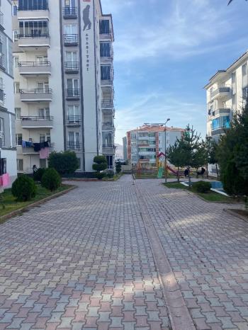 GÜVENAY - ÇORUM KALE LOZANEVLER ARKASI 3+1 SATILIK DAİRE 
