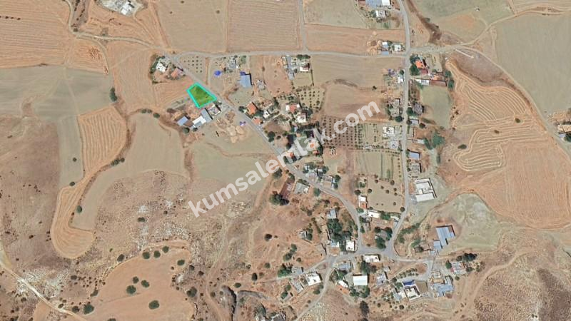 GİRNE GÖÇERİ İÇERİSİNDE TARLA