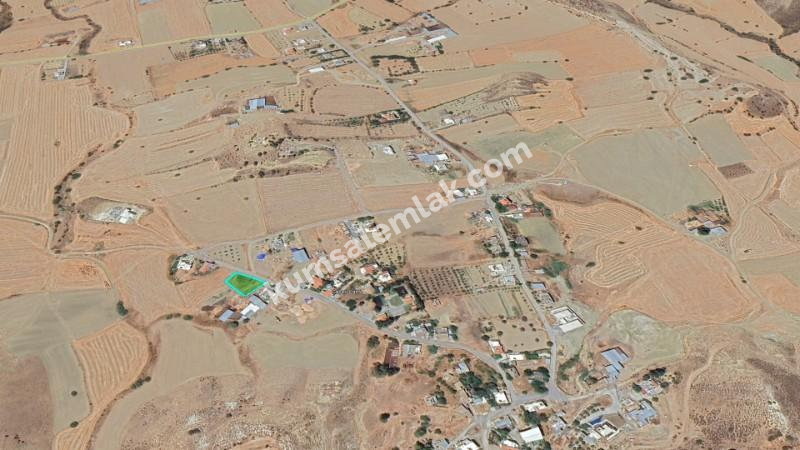 GİRNE GÖÇERİ İÇERİSİNDE TARLA