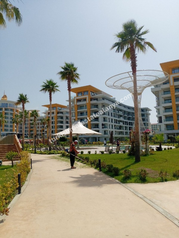3+1  Alanya  Bölgesinin  En  Lüks sitesinde Satılık  Uygun  Fiyat  Daire 