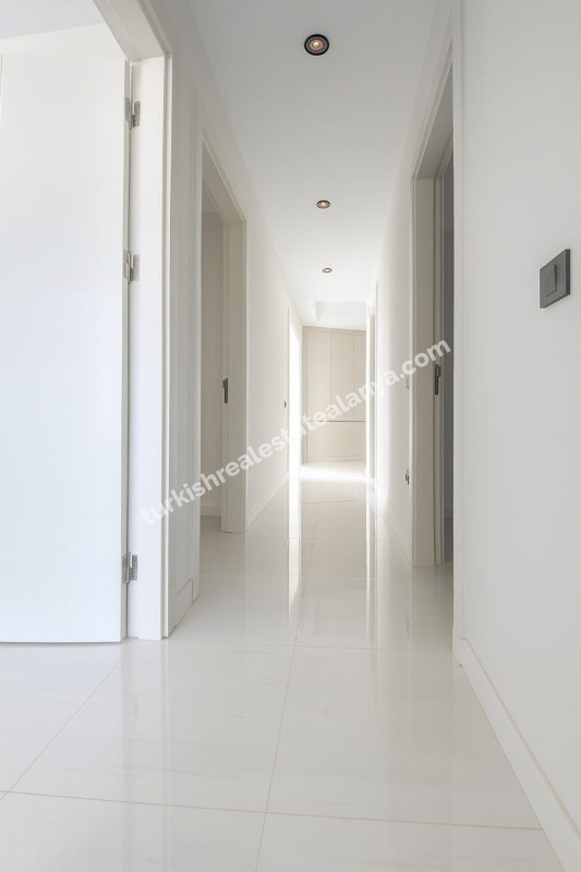 3+1  Alanya  Bölgesinin  En  Lüks sitesinde Satılık  Uygun  Fiyat  Daire 