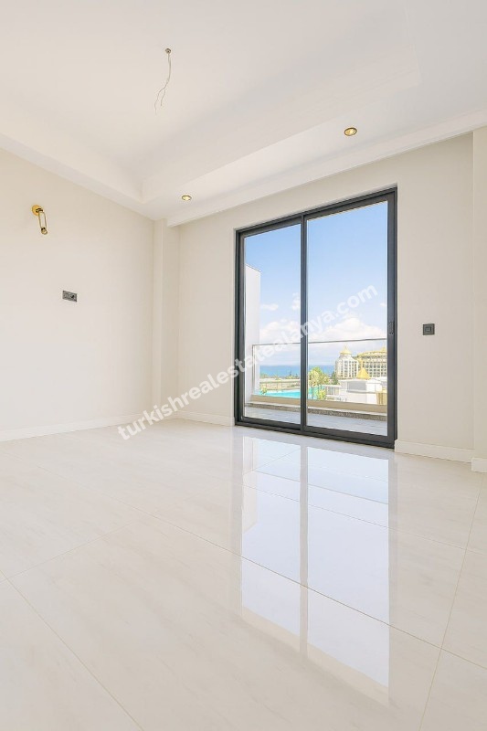 3+1  Alanya  Bölgesinin  En  Lüks sitesinde Satılık  Uygun  Fiyat  Daire 