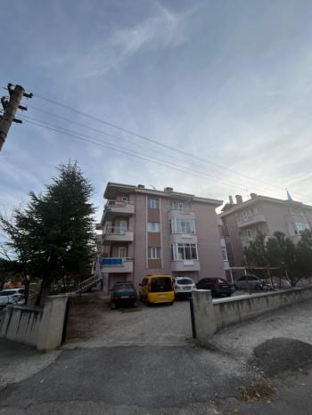 AFYON ÜÇOK EMLAKTAN MAREŞAL F ÇAKMAK MAH SATILIK 3+1TEMİZ BAKIMLI DAİRE