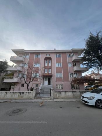 AFYON ÜÇOK EMLAKTAN MAREŞAL F ÇAKMAK MAH SATILIK 3+1TEMİZ BAKIMLI DAİRE