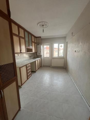 AFYON ÜÇOK EMLAKTAN MAREŞAL F ÇAKMAK MAH SATILIK 3+1TEMİZ BAKIMLI DAİRE